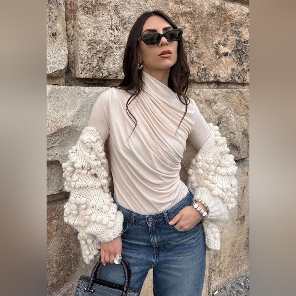 Side ruched knit top by Chicwish